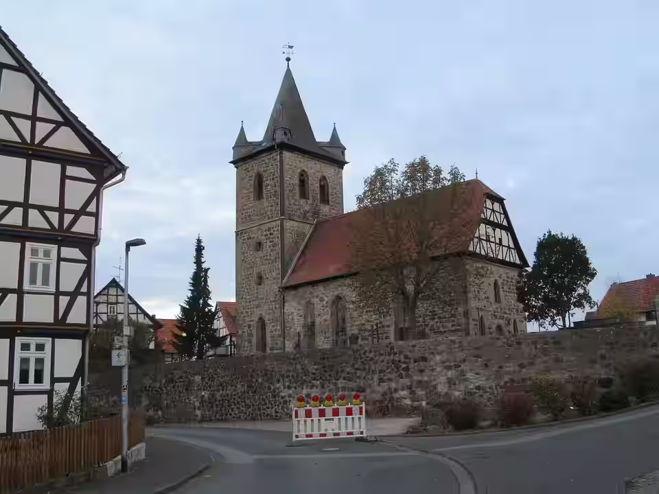 Baunatal: Kirche Unter den Linden Großenritte Landkreis