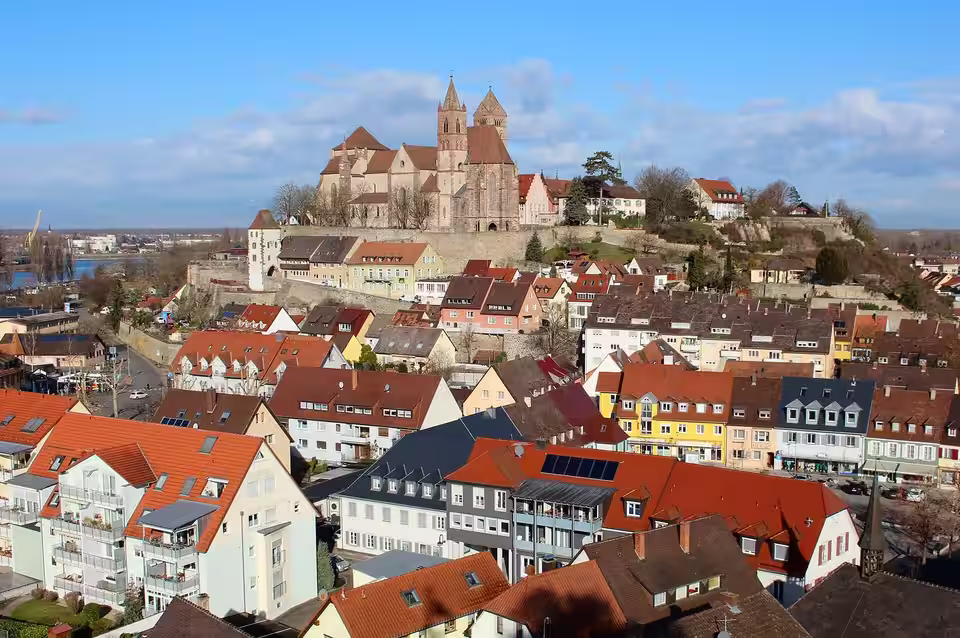 Breisach am Rhein: BreisachAmRheinFromEckartsberg2