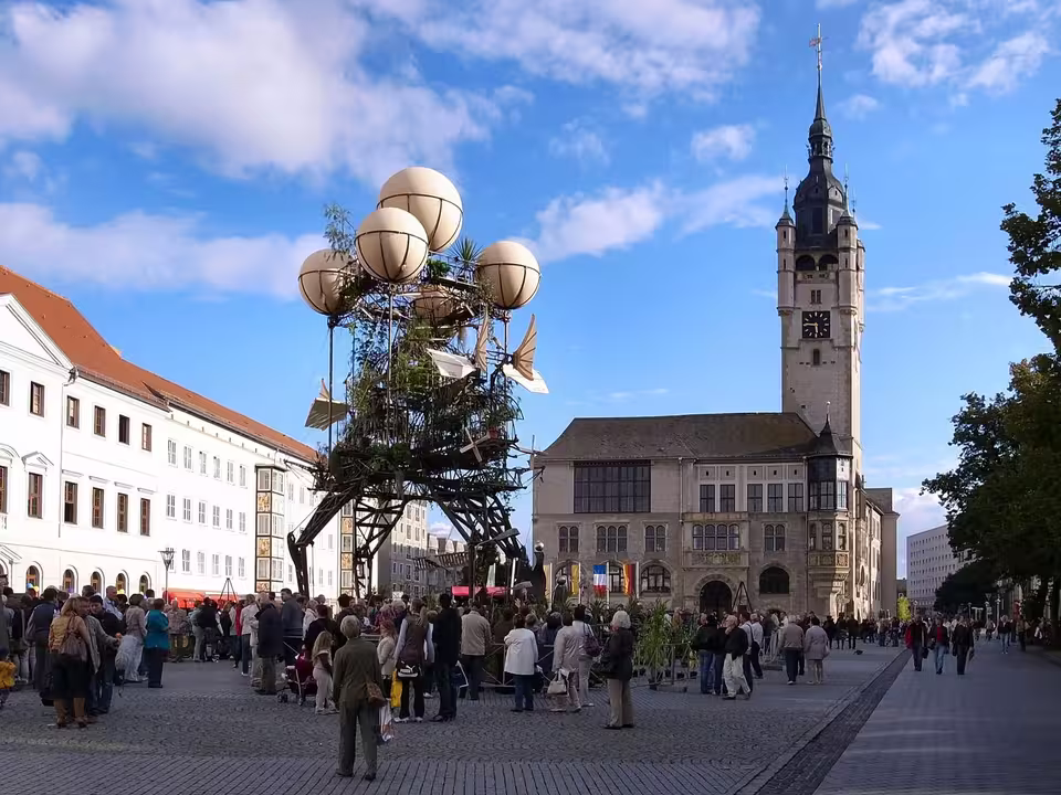 Dessau-Roßlau: Farbfest Grün Landung der Aeroflorale II