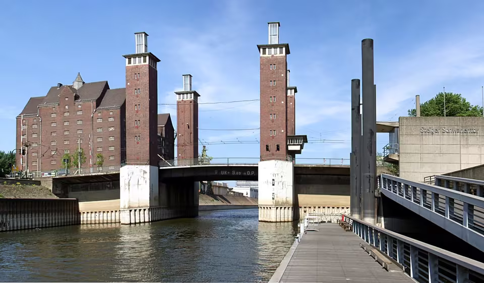Duisburg: Schwanentorbrücke