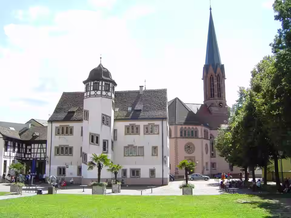 Emmendingen: Schlossplatz mit ev Kirche
