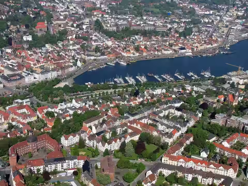 Flensburg: Luftbild Schleswig Holstein Zentrum Stadthafen Foto