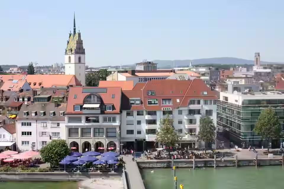 Friedrichshafen: Blick vom Moleturm auf die Altstadt