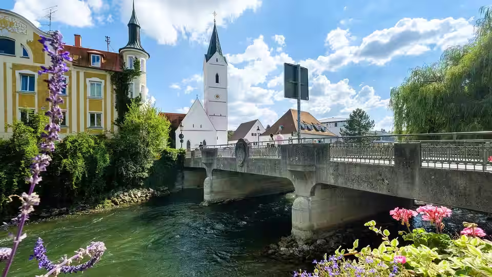 Fürstenfeldbruck: Amperbrücke und St. Leonhard