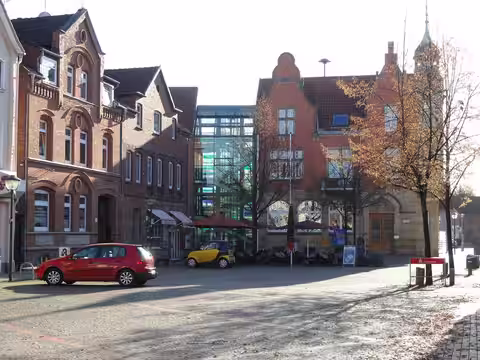 Hessisch Oldendorf: Marktplatz mit Rathaus