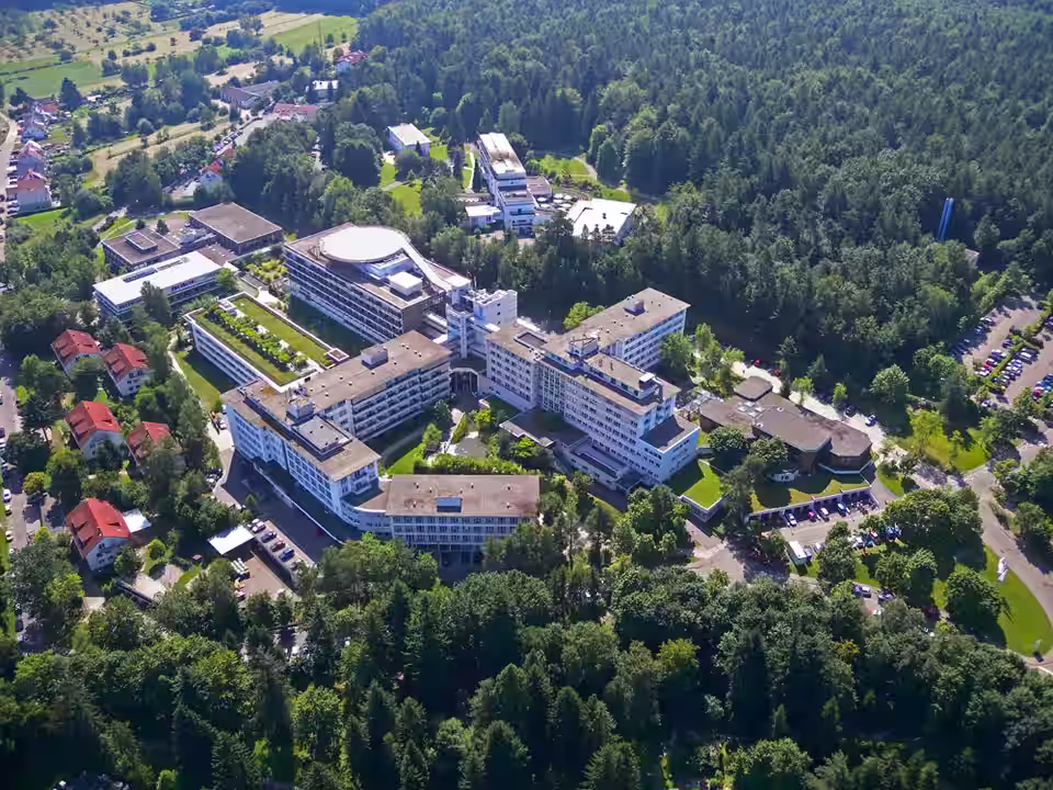 Karlsbad: Luftbild SRH Klinikum Langensteinbach