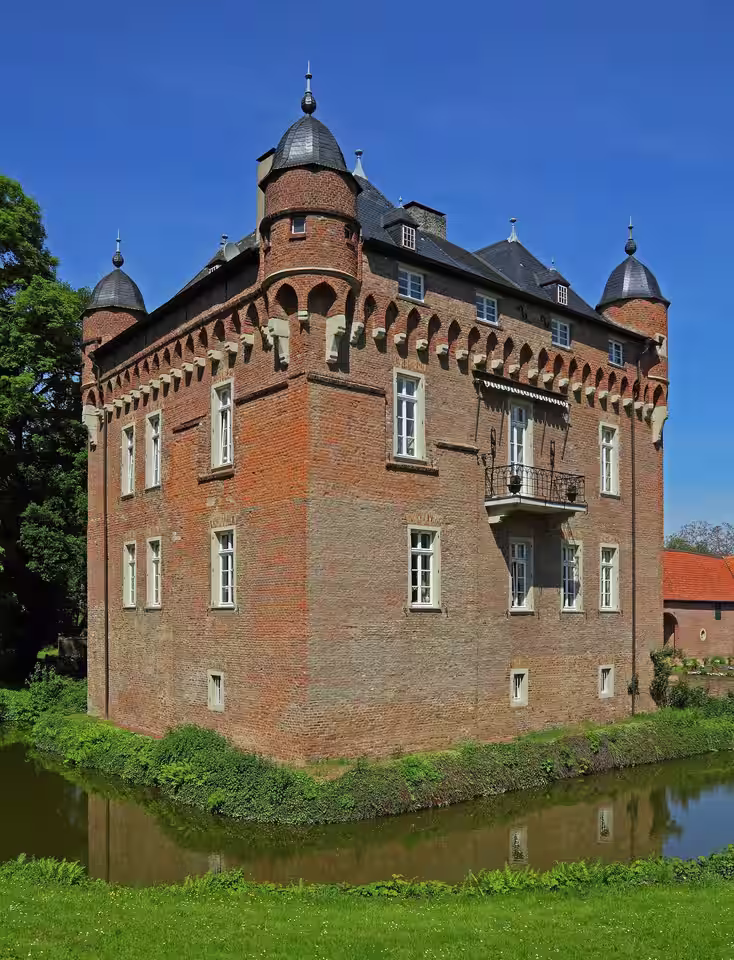 Kerpen: Schloss Loersfeld Wasserburg
