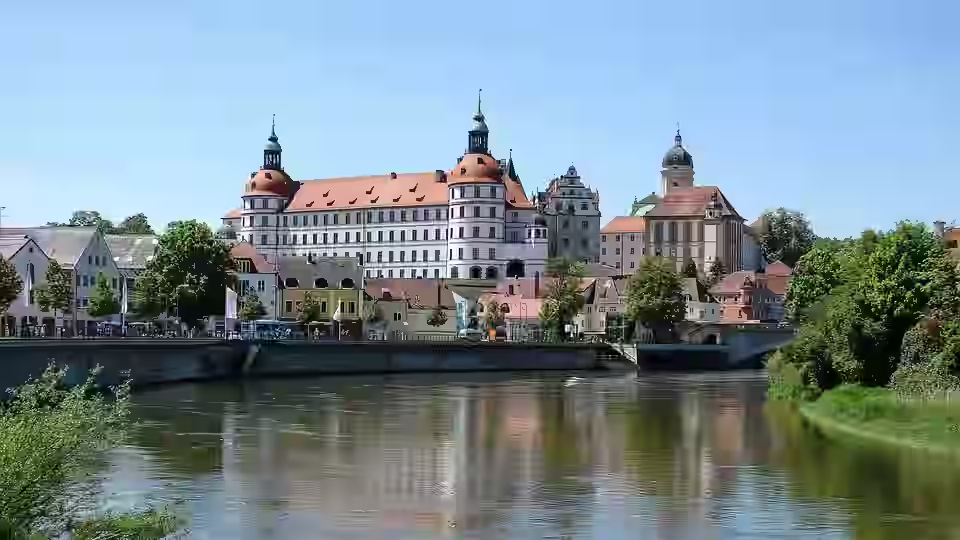 Neuburg an der Donau: Schloss a.d.