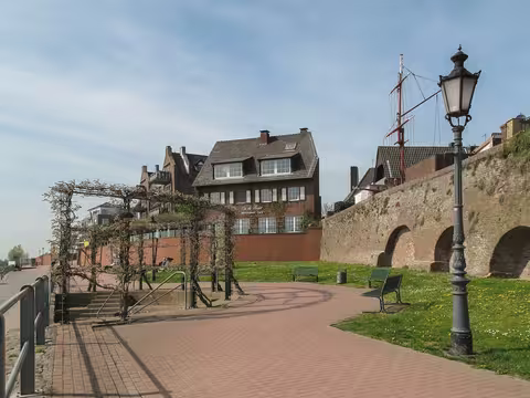 Rees: bij de voormalige stadsmuur foto4 15.19