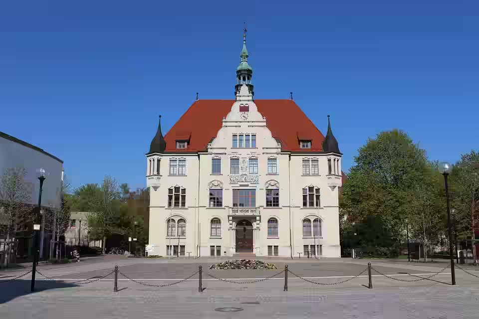 Trossingen: Rathaus weit